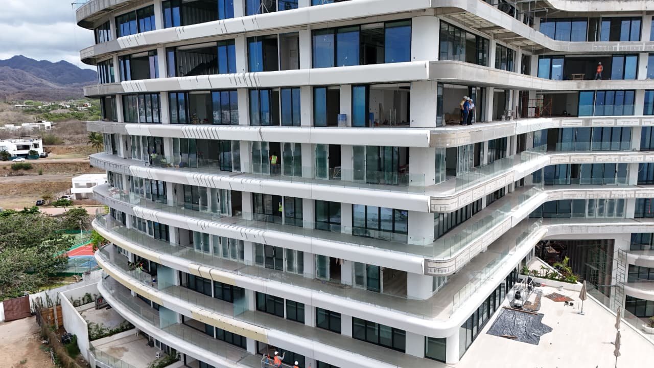 A picture of LA CRUZ DE HUANACAXTLE CONDOMINIO CRYSTAL COVE . PREVENTA DE DEPARTAMENTOS EN LA PLAYA DESDE $5,997.000 MXN PESOS.